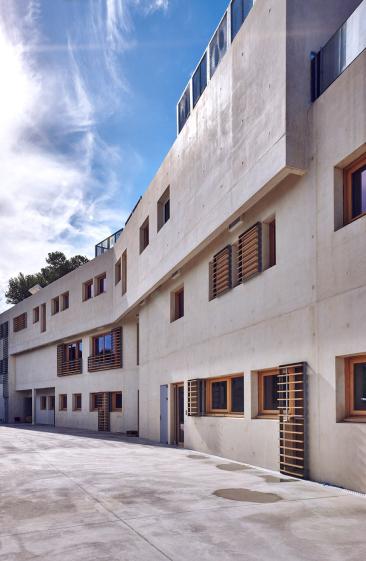 06_grabels_facade_arriere_acces_de_service_c_jbryon_copie.jpg