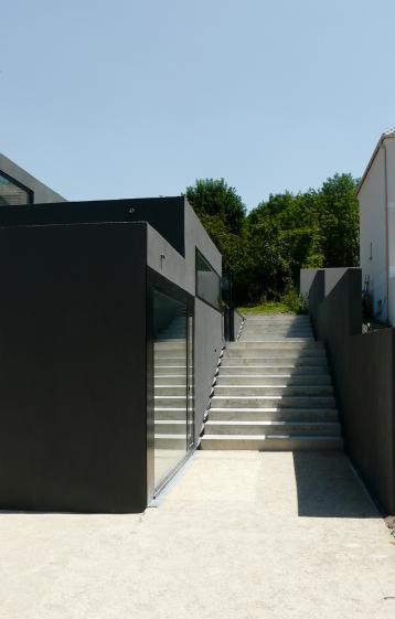 Maison individuelle ouverte sur l'intérieur