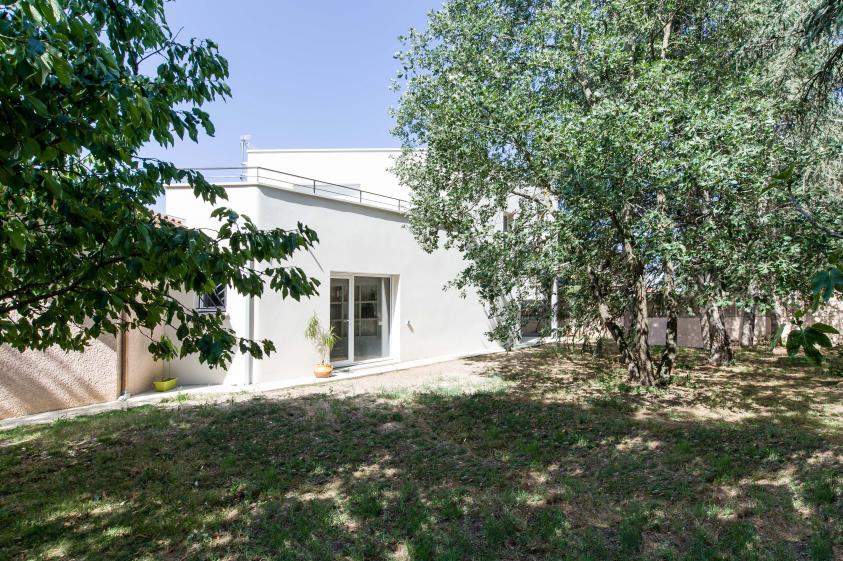 Façade sur jardin + terrasse