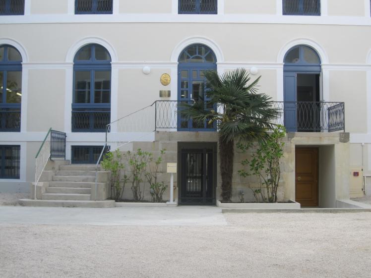 Accès sur façade principale