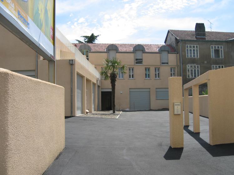 APRES : vue depuis l'entrée sur rue