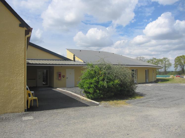 Liaison côté parking avec bâtiment existant