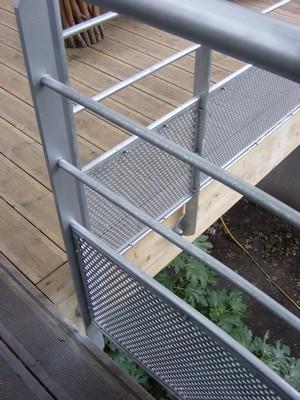 détail garde-corps acier galva balcon façade ouest