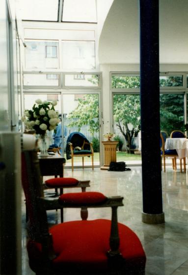 depuis l'entrée : séjour vers jardin