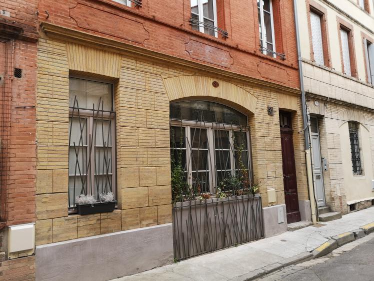 Façade sur rue avant travaux : logement