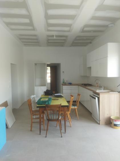 Travaux en cours de finition : peinture