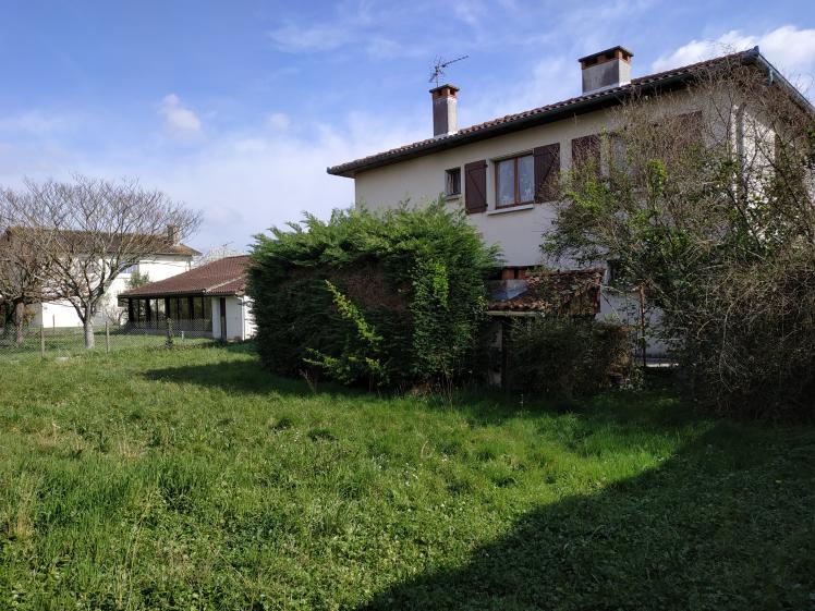 la maison vue du jardin avant travaux