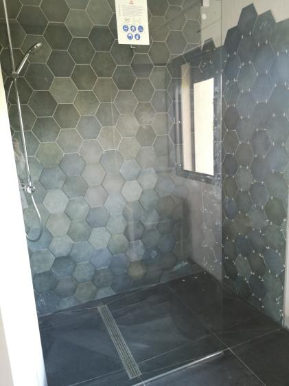 Les travaux en cours de finition : la salle d'eau