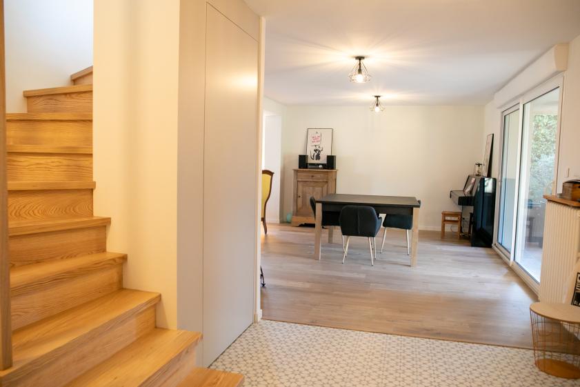 Aménagement de l'entrée et de l'escalier