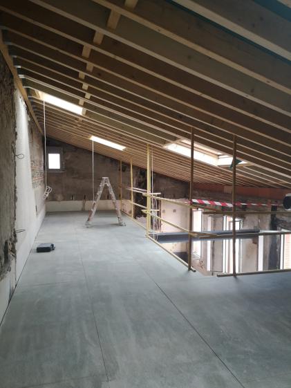Pose du plancher des combles, pose des fenêtres de toit