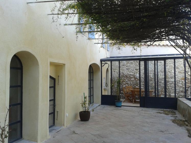 Jolie rénovation et extension d'une bastide ancienne en pierre de 180 m2 avec vé