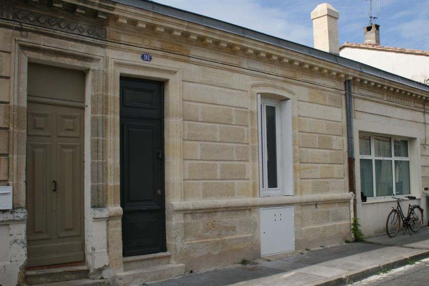 Une façade sur rue anonyme