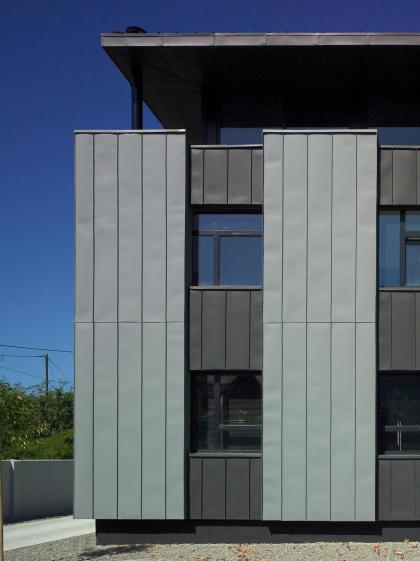 Dynamique verticale du zinc et horizontale de l'avant toit