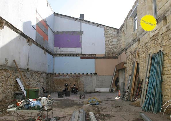 La parcelle qui sera partagée en trois logements 