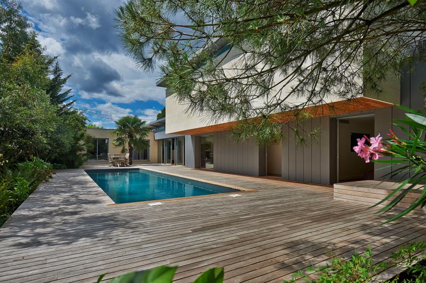 Une habitation connectée à son jardin