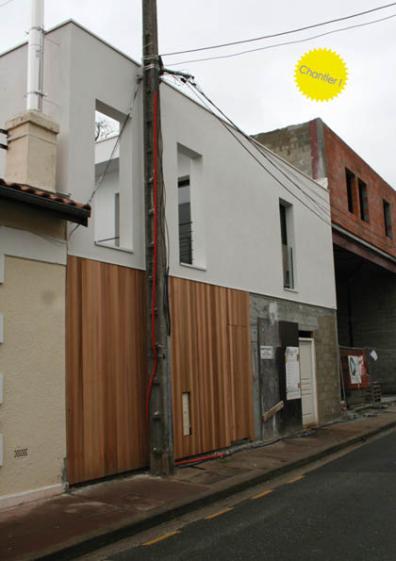 La façade sur rue en construction