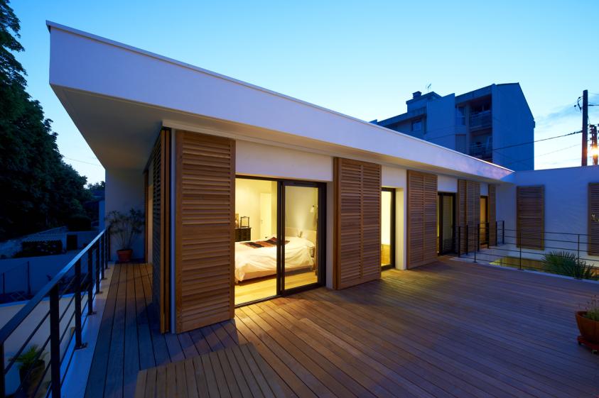 La terrasse offerte aux chambres
