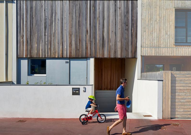 Une façade opaque aux bruits et vis à vis