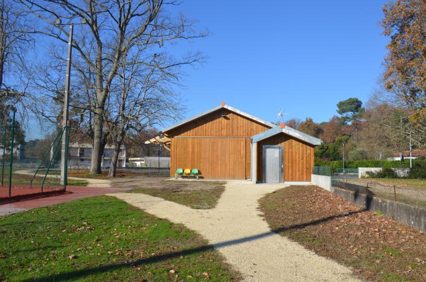 Salle du Burck vue depuis terrains pétanque