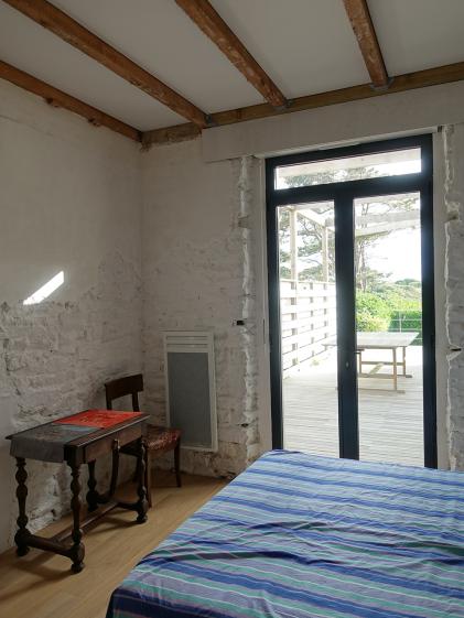 Chambre donnant sur la terrasse (1)
