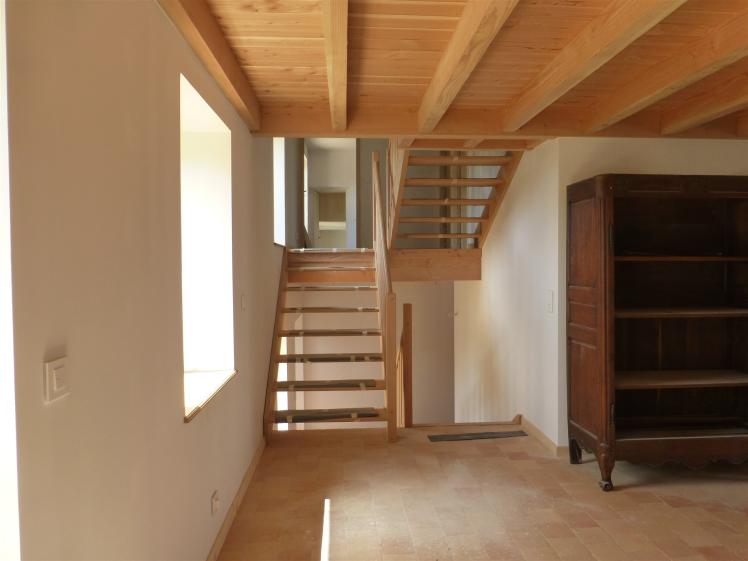 Utilisation des demi-niveaux existants pour positionner l'escalier
