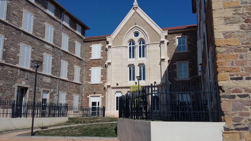 Réhabilitation d'une ancienne maison de retraite en plateaux de logements