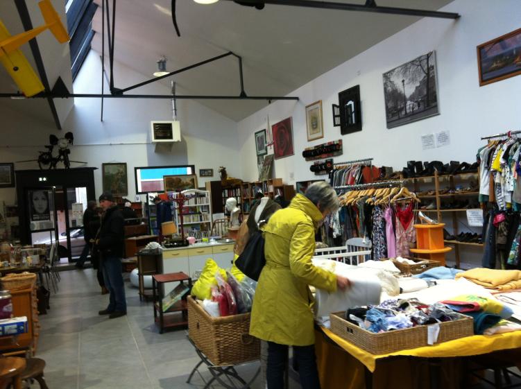 Réhabilitation d'un hangar en magasin de vente