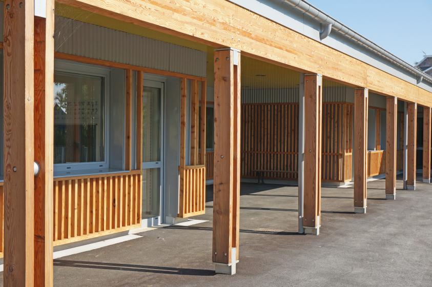 Ecole Les Prés Verts de Berville - la galerie préau