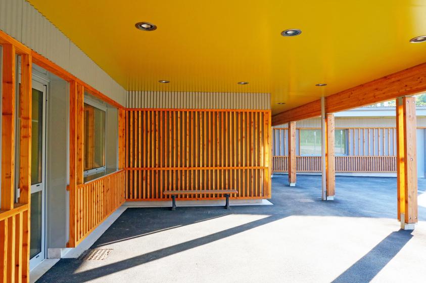 Ecole Les Prés Verts de Berville - la galerie préau