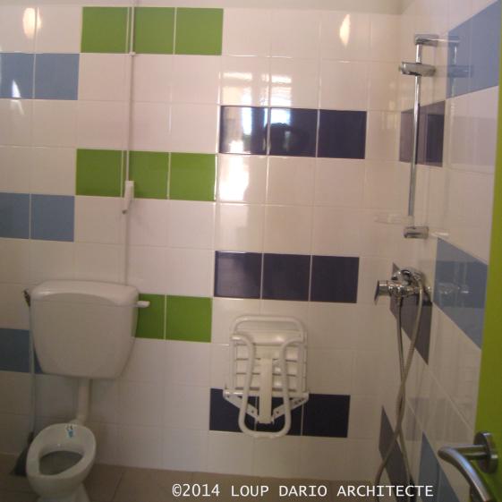 DETAIL DOUCHE ACCESSIBLE PMR