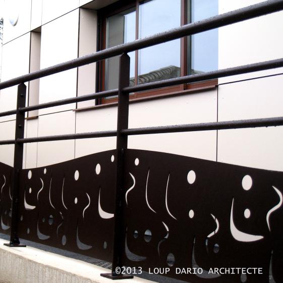 DETAIL DE GARDE CORPS ET FACADE STRATIFIEE