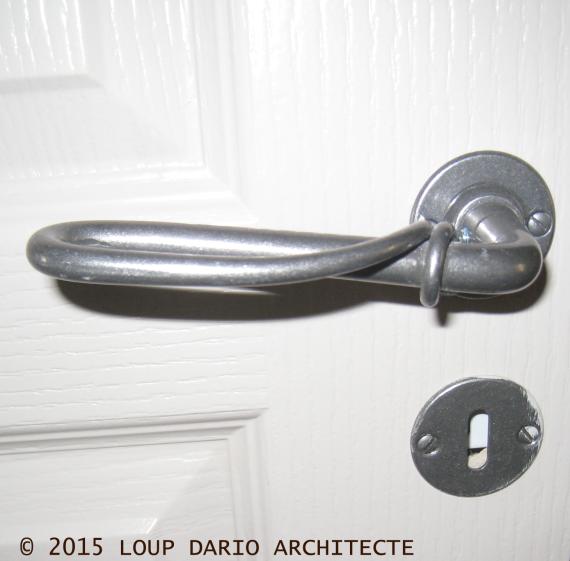 DETAIL PORTE ET BEQUILLE