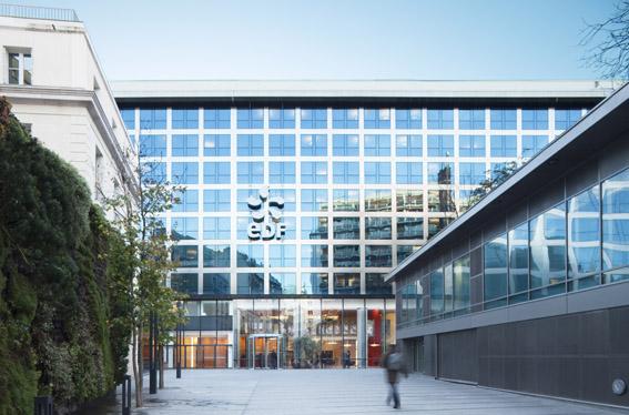 vue_parvis_et_hall_-_copie.jpg
