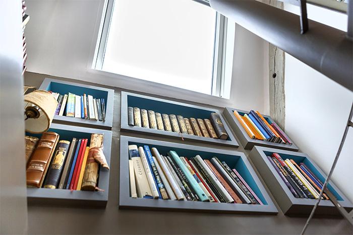 Arrivée de l'escalier éclairée par un vélux