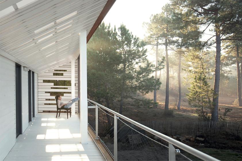 Dans les Pins. Benoit Bost Photographe. Projet Keypost / whyarchitecture