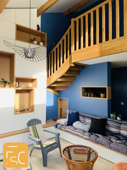 19025_amenagement_interieur_escalier_logo_jaune.jpg