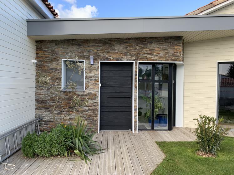 18034_re_maison_individuelle_entree.jpeg