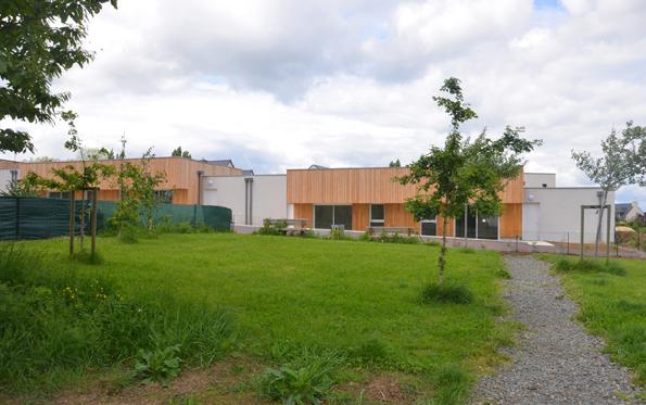 tregueux_23_05_14_018_jardins_et_bancs_reduit_pour_fiche.jpg