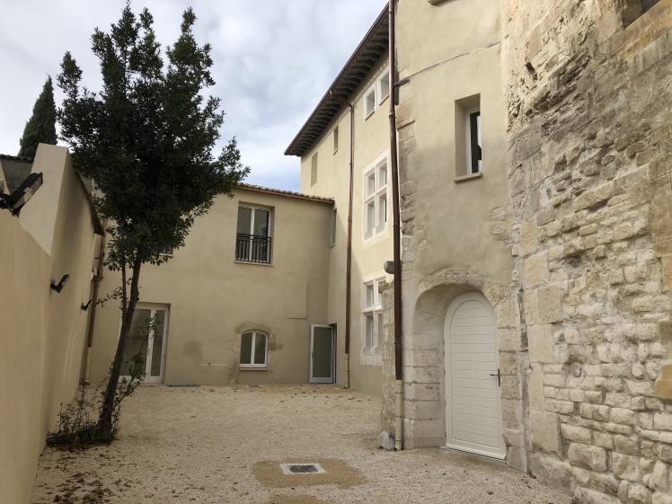 Vue façade sur cours - après travaux