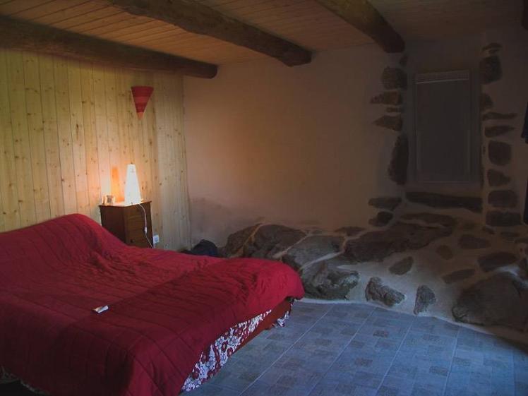 66703824.ogn0amd0.mainbedroom.jpg