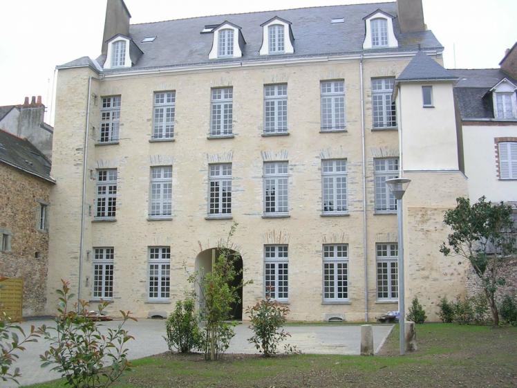 la_houssaye_exterieur.jpg