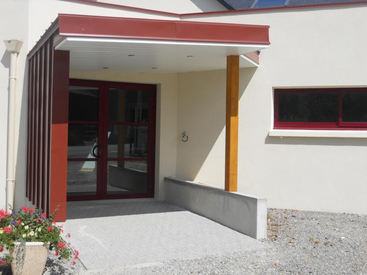 entree_salle_multi_fonctions_grand_auverne.jpg