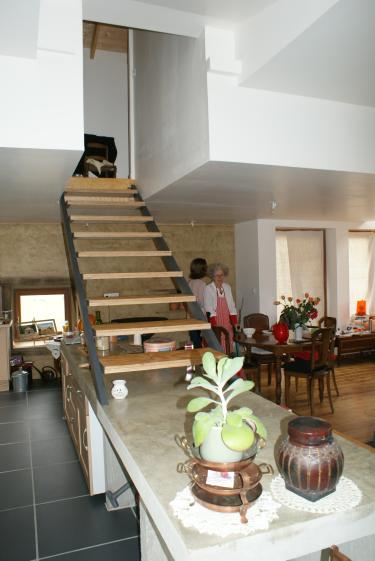 vue de l'escalier intégré au plan de travail