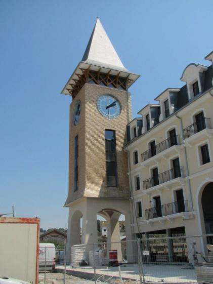 vue de la tour de l'horloge (bardage chataignier)