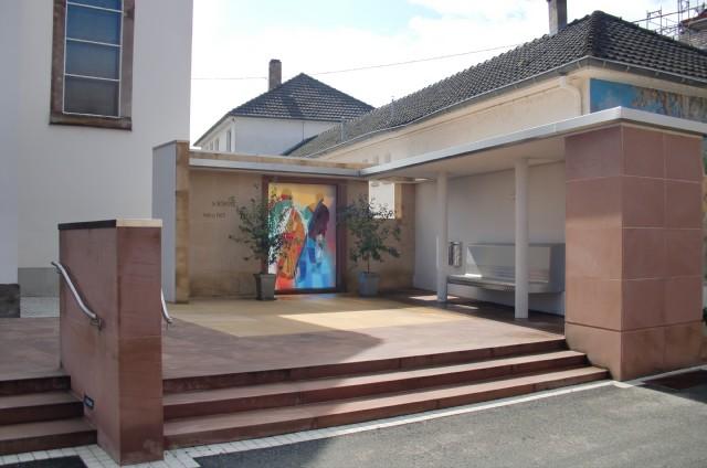 parvis_et_momument_aux_morts.jpg