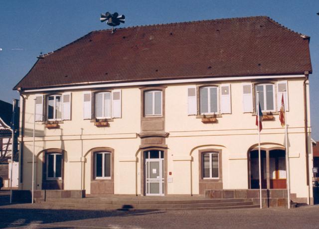 facade_sur_parvis.jpg