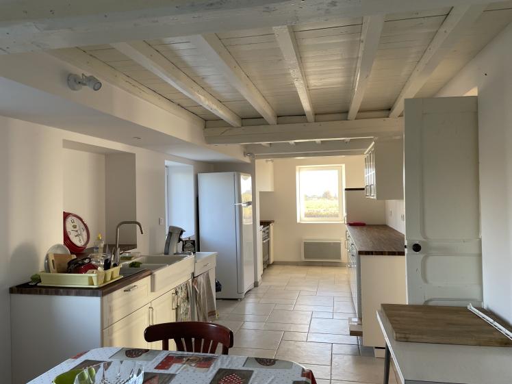 Cuisine: partie technique avec ajout d'ouverture pour apporter de la lumière.