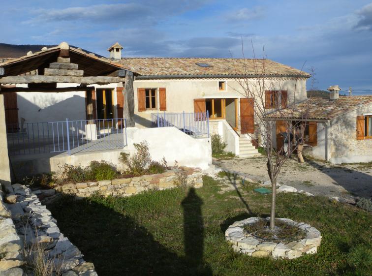 Rénovation d'un mas et de ses dépendances en Drôme provençale.