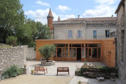 Réhabilitation d'un château en chambres d’hôtes et ses dépendances en gites.