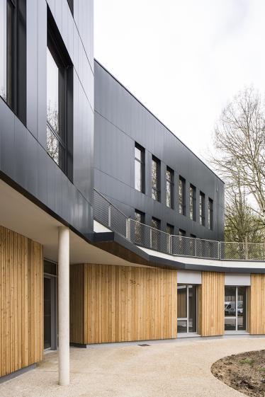 Détail : Accès depuis le patio à RDC et la terrasse en bélvédère